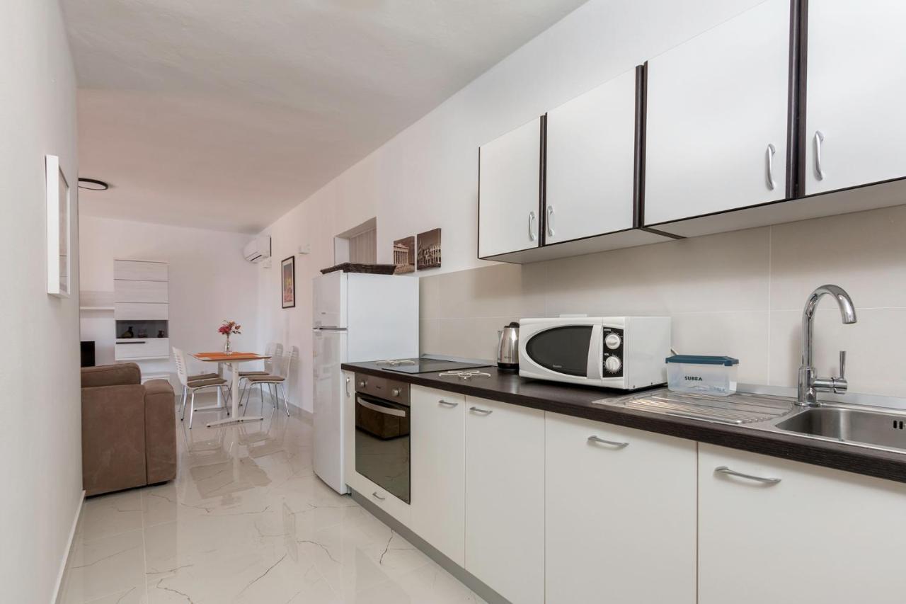 Apartments Mandic พูลา ภายนอก รูปภาพ