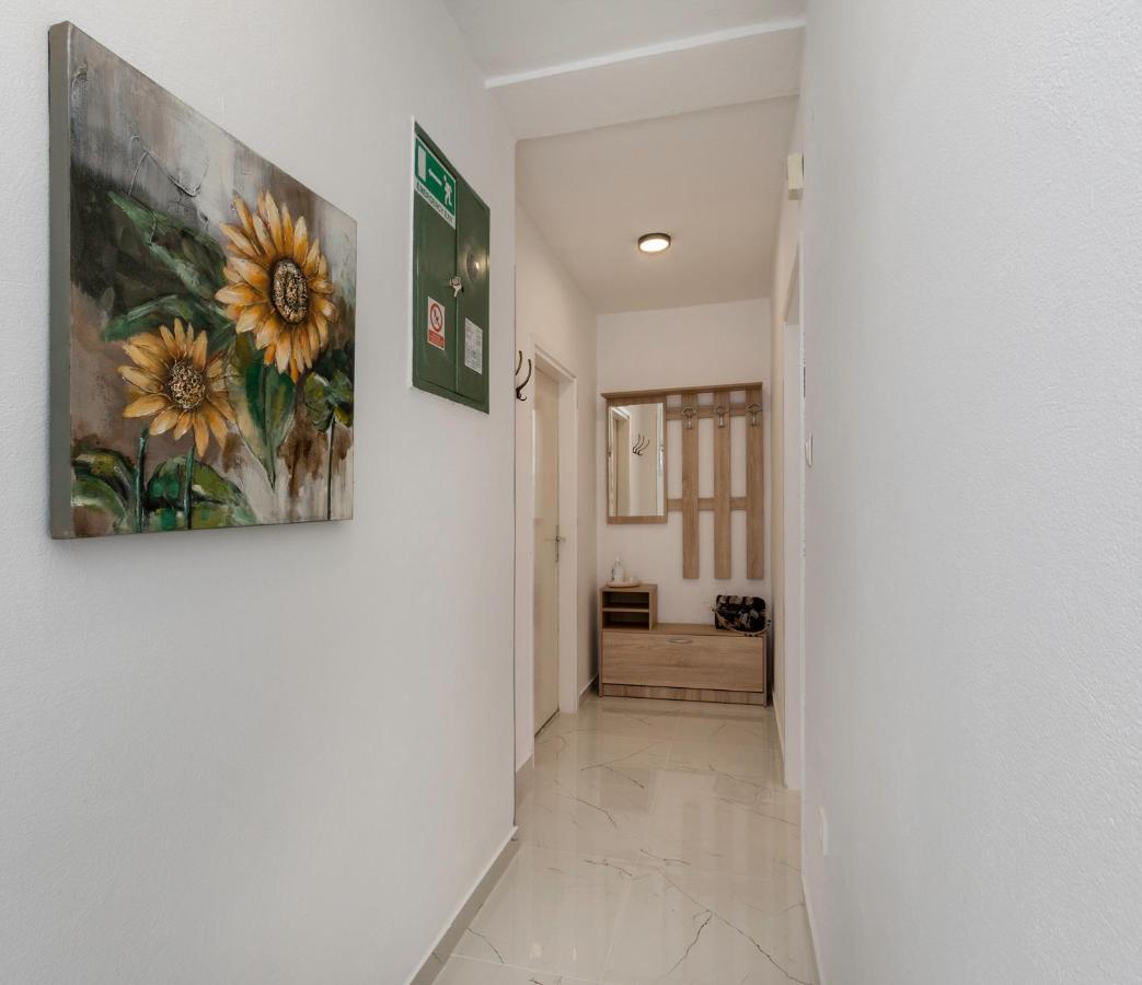 Apartments Mandic พูลา ภายนอก รูปภาพ