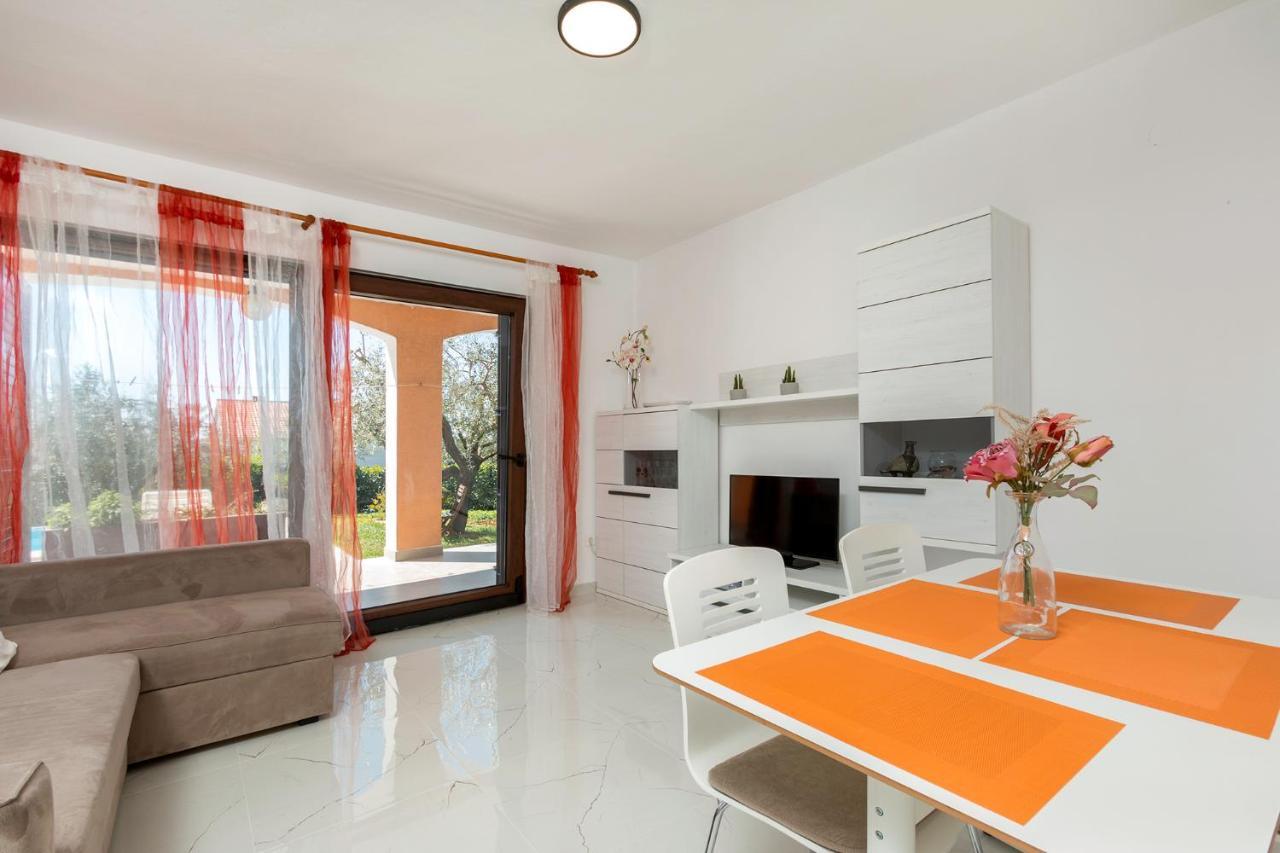 Apartments Mandic พูลา ภายนอก รูปภาพ
