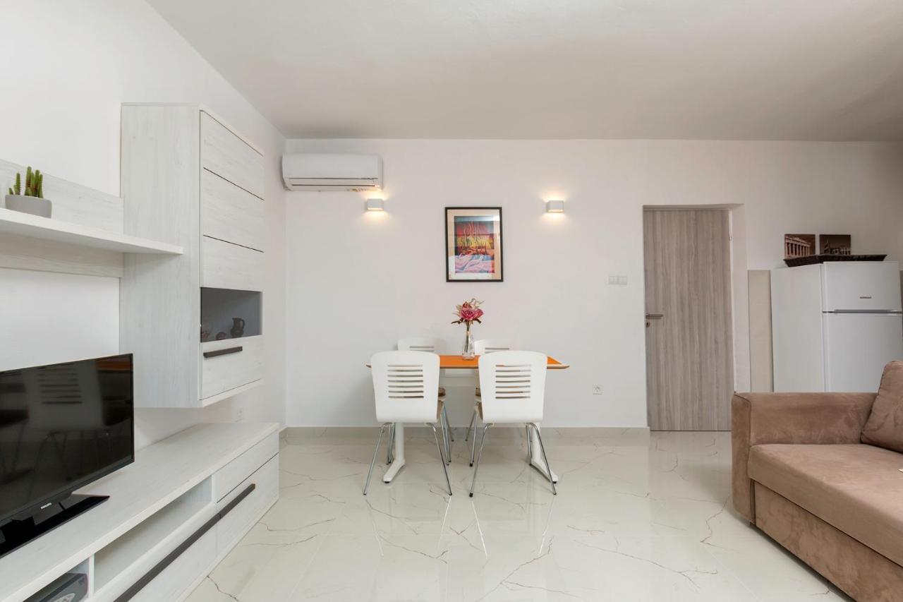 Apartments Mandic พูลา ภายนอก รูปภาพ