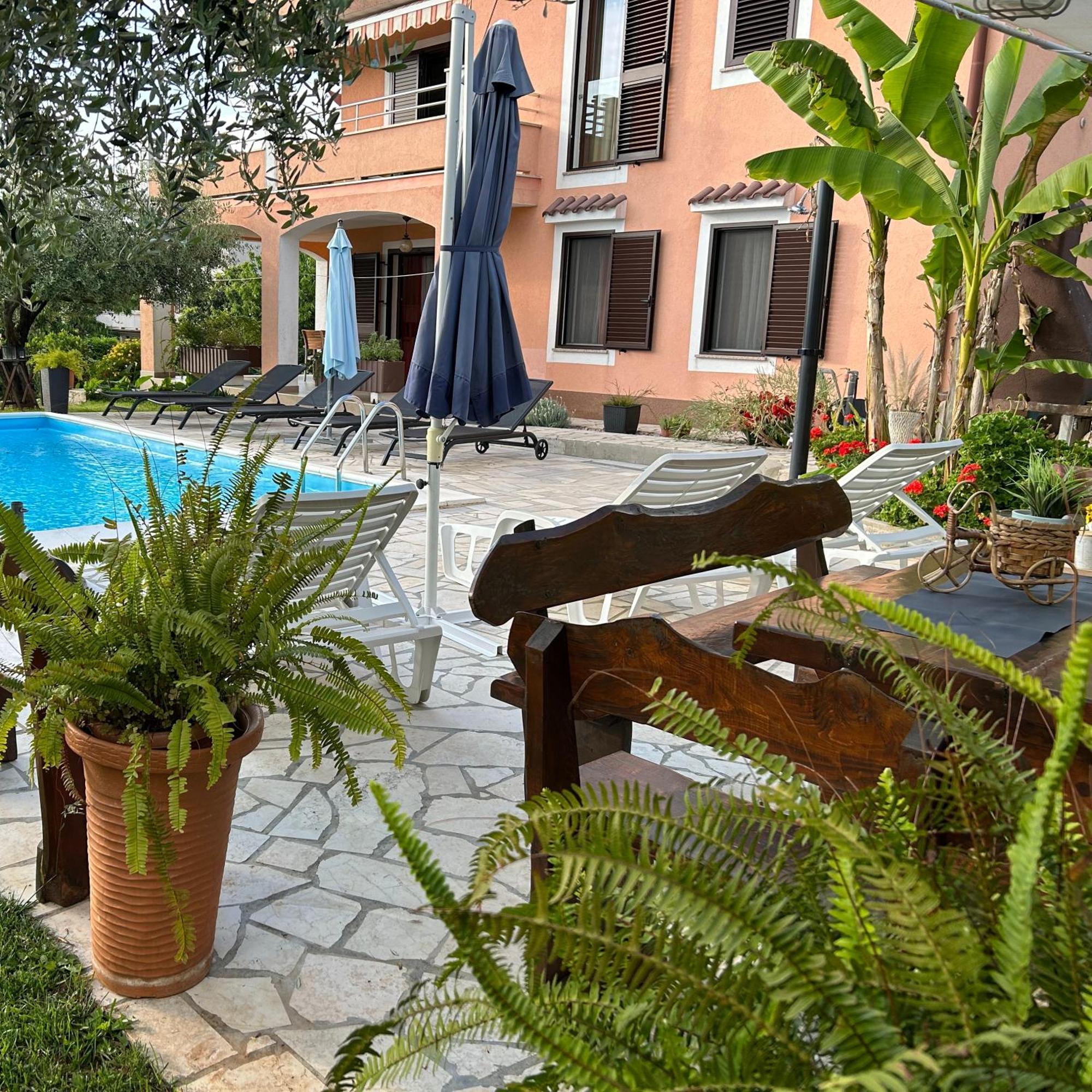 Apartments Mandic พูลา ภายนอก รูปภาพ