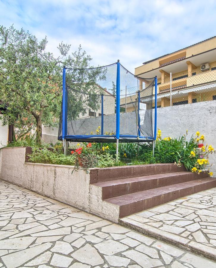 Apartments Mandic พูลา ภายนอก รูปภาพ